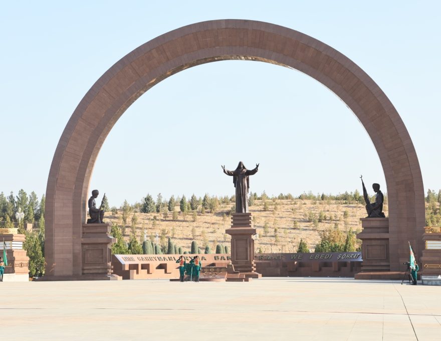 DÖWLET BAŞTUTANYMYZ HATYRA GÜNI MYNASYBETLI ÇÄRELERE GATNAŞDY